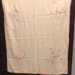 Vintage Hand Embroidered - Tablecloth Floral Pattern